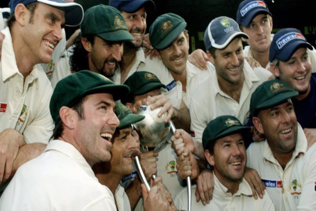 Australia National Cricket Team After Winning BGT 2004. Pic Credits: Twitter.