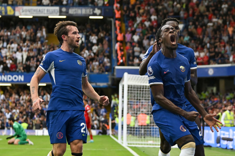 Disasi scoring the equalizer on his Chelsea debut