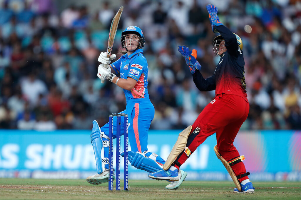 Amelia Kerr sines as Mumbai Indians edge past RCB