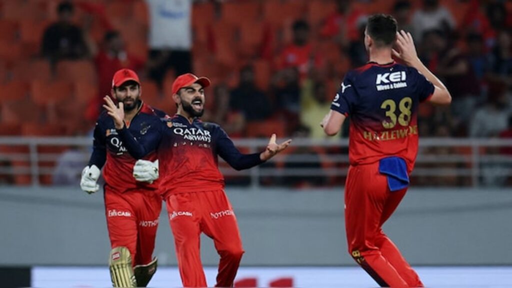 RCB's Josh Hazlewood, Virat Kohli & Jitesh Sharma. Pic Credits: Reuters