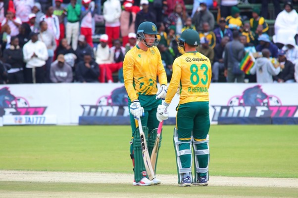 Rassie van der Dussen & Rubin Hermann. Pic Credits: Zimbabwe Cricket