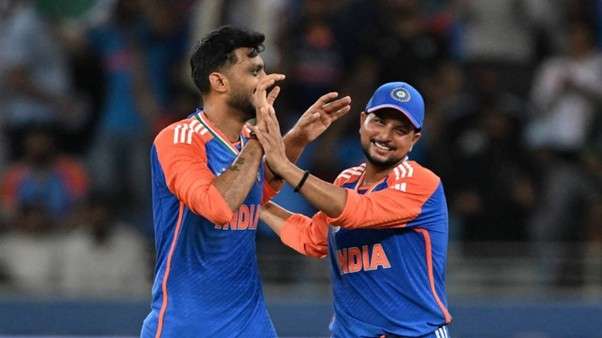 Axar Patel & Kuldeep Yadav. Pic Credits: Getty Images