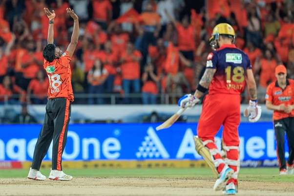 Sakib Hussain & Virat Kohli. Pic Credits: BCCI