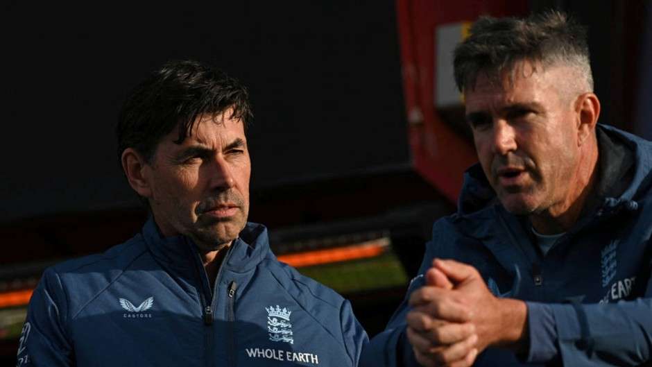 Kevin Pietersen & Stephen Fleming. Pic Credits: AFP